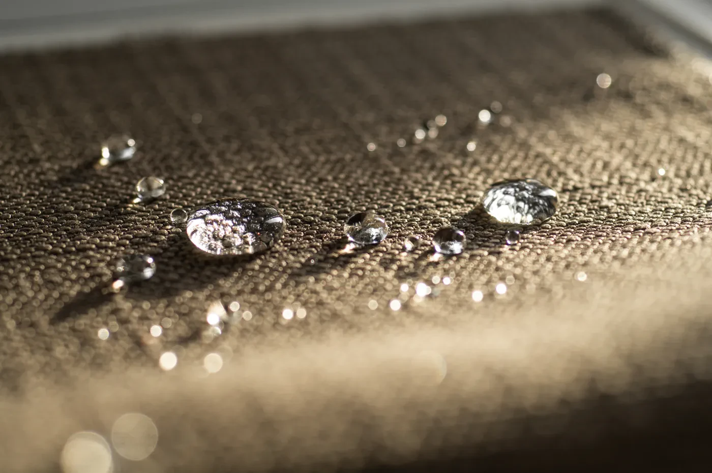 Водовідштовхувальні тканини Water Repellent: переваги додаткової обробки матеріалів
