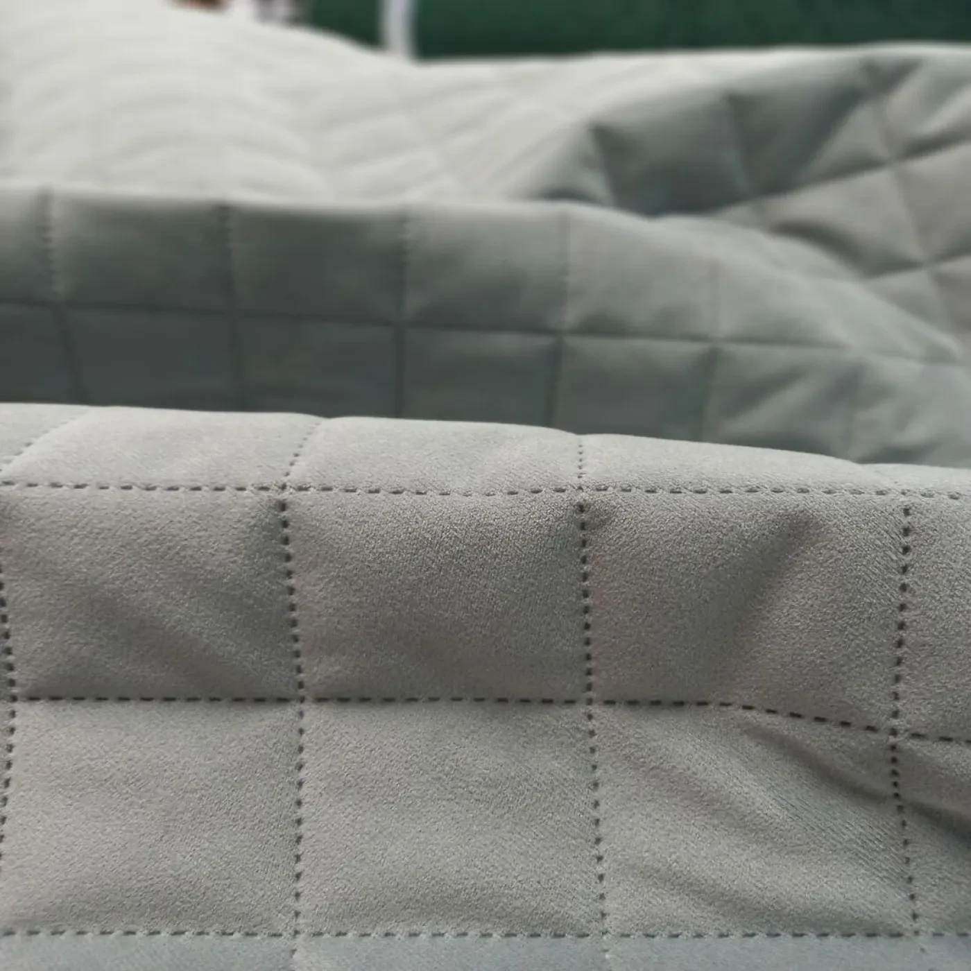 Laura 14 Grey Squares M