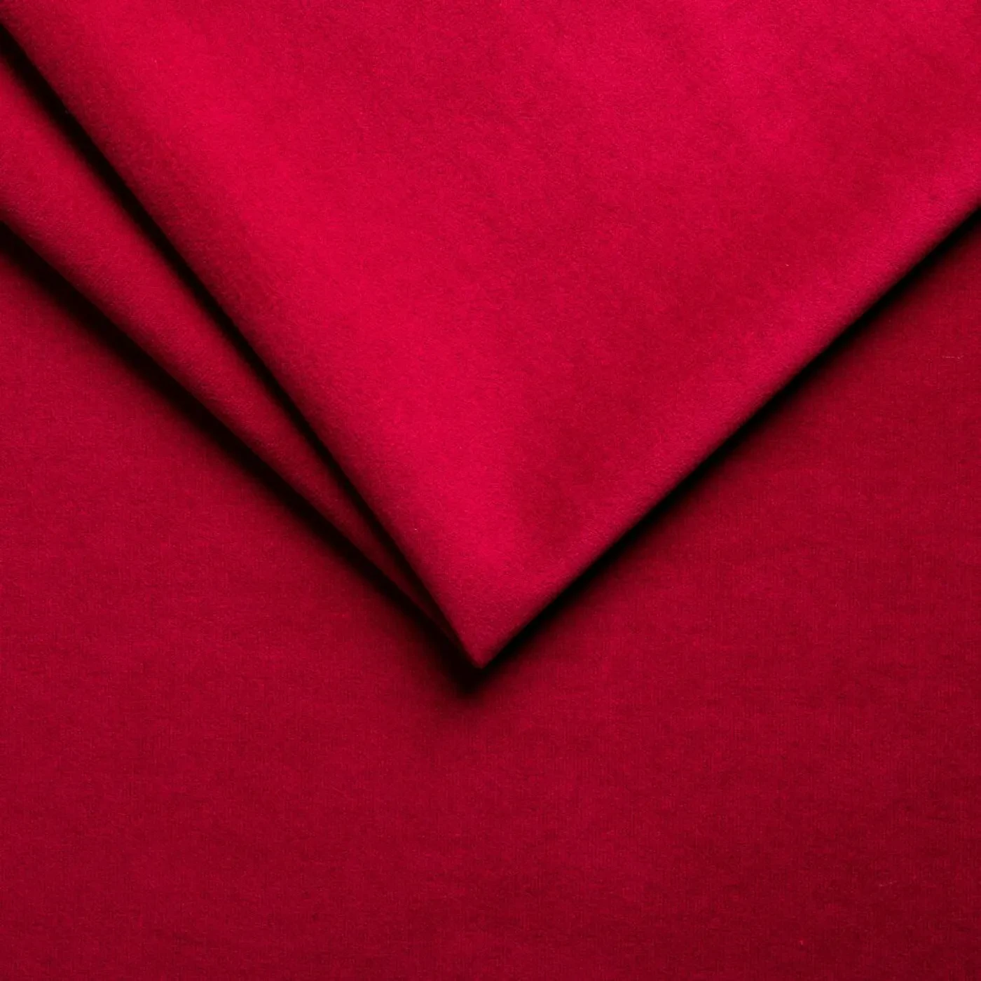 Laura 24 Ruby Red