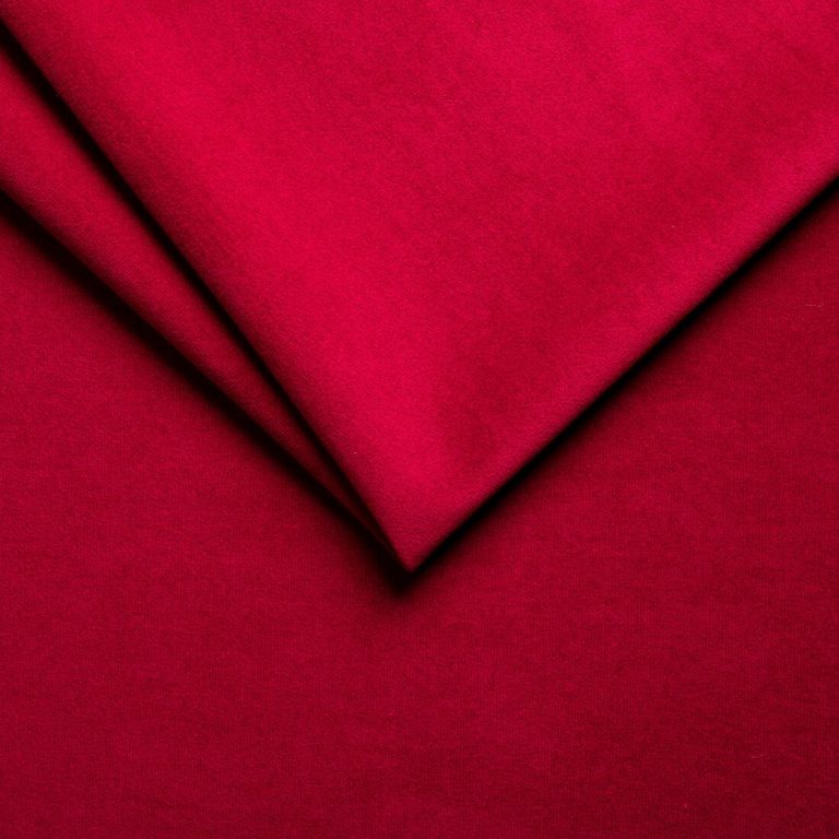 Laura 24 Ruby Red